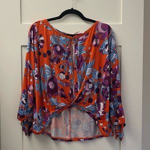 Free People. Floral high-low blouse. Size S